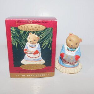 1993 Hallmark The Bearingers collection Mama Bear Baking Christmas Tree Ornament
